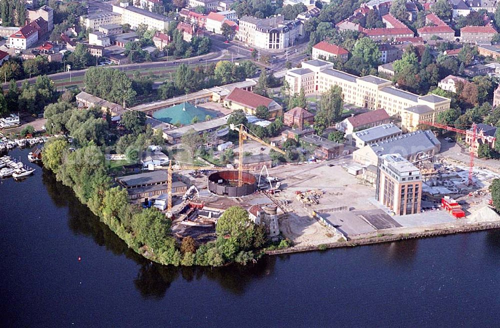 Aerial photograph Potsdam - Neubau des Hans-Otto-Theaters und Umbau des Geländes am alten Gaswerk an der Havel in Potsdam zu einem Wohn- und Geschäftszentrum.