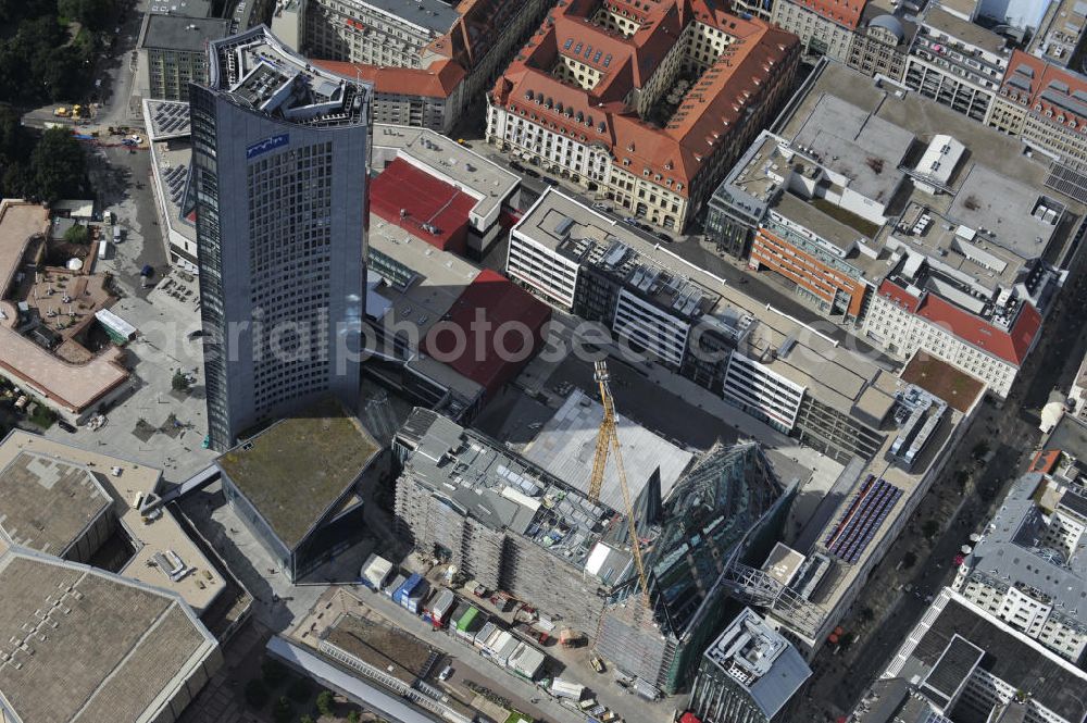 LEIPZIG from the bird's eye view: Neubau des Hauptgebäudes der UNI Leipzig, 4.BA am Hochhaus des MDR am Augustusplatz in 04275 Leipzig. Es entsteht ein Neubau der Aula als multifunktionales und repräsentatives Herzstück im entstehnden Campus der Universität Leipzig am Augustusplatz. Construction of the main building of the University of Leipzig.