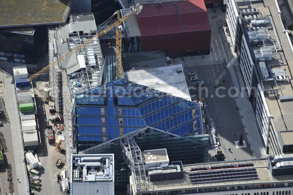 Aerial photograph LEIPZIG - Neubau des Hauptgebäudes der UNI Leipzig, 4.BA am Hochhaus des MDR am Augustusplatz in 04275 Leipzig. Es entsteht ein Neubau der Aula als multifunktionales und repräsentatives Herzstück im entstehnden Campus der Universität Leipzig am Augustusplatz. Construction of the main building of the University of Leipzig.