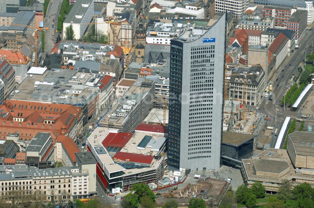 Aerial image LEIPZIG - Neubau des Hauptgebäudes der UNI Leipzig, 4.BA am Hochhaus des MDR am Augustusplatz in 04275 Leipzig. Es entsteht ein Neubau der Aula als multifunktionales und repräsentatives Herzstück im entstehnden Campus der Universität Leipzig am Augustusplatz durch ein 8-geschossiges Gebäude mit einer Grundfläche von ca. 4.300m². BATEG Ingenieurbau