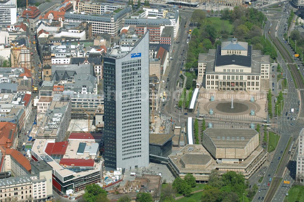 Aerial photograph LEIPZIG - Neubau des Hauptgebäudes der UNI Leipzig, 4.BA am Hochhaus des MDR am Augustusplatz in 04275 Leipzig. Es entsteht ein Neubau der Aula als multifunktionales und repräsentatives Herzstück im entstehnden Campus der Universität Leipzig am Augustusplatz durch ein 8-geschossiges Gebäude mit einer Grundfläche von ca. 4.300m². BATEG Ingenieurbau