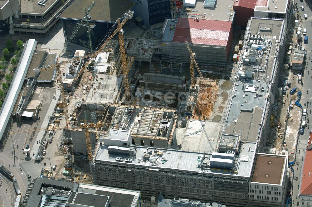 Aerial image LEIPZIG - Neubau des Hauptgebäudes der UNI Leipzig, 4.BA am Hochhaus des MDR am Augustusplatz in 04275 Leipzig. Es entsteht ein Neubau der Aula als multifunktionales und repräsentatives Herzstück im entstehnden Campus der Universität Leipzig am Augustusplatz durch ein 8-geschossiges Gebäude mit einer Grundfläche von ca. 4.300m². BATEG Ingenieurbau