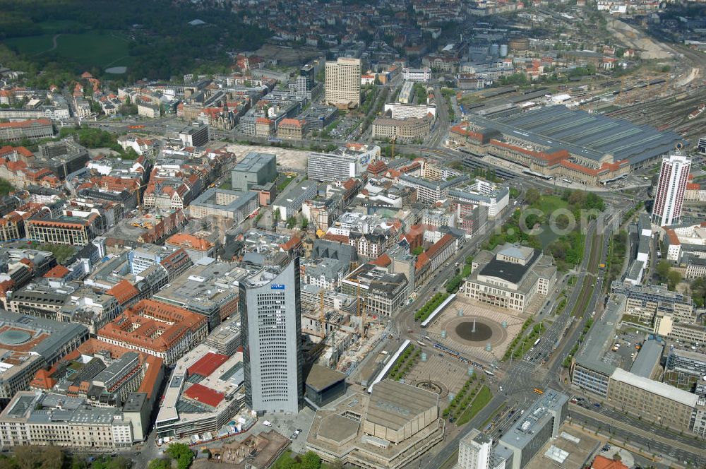 LEIPZIG from the bird's eye view: Neubau des Hauptgebäudes der UNI Leipzig, 4.BA am Hochhaus des MDR am Augustusplatz in 04275 Leipzig. Es entsteht ein Neubau der Aula als multifunktionales und repräsentatives Herzstück im entstehnden Campus der Universität Leipzig am Augustusplatz durch ein 8-geschossiges Gebäude mit einer Grundfläche von ca. 4.300m². BATEG Ingenieurbau