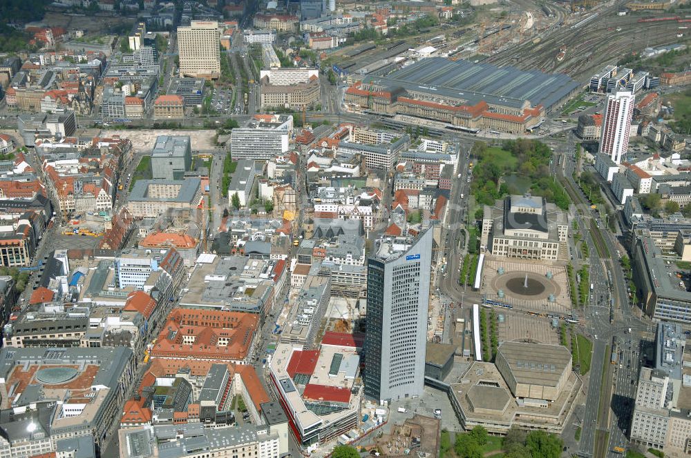 Aerial image LEIPZIG - Neubau des Hauptgebäudes der UNI Leipzig, 4.BA am Hochhaus des MDR am Augustusplatz in 04275 Leipzig. Es entsteht ein Neubau der Aula als multifunktionales und repräsentatives Herzstück im entstehnden Campus der Universität Leipzig am Augustusplatz durch ein 8-geschossiges Gebäude mit einer Grundfläche von ca. 4.300m². BATEG Ingenieurbau