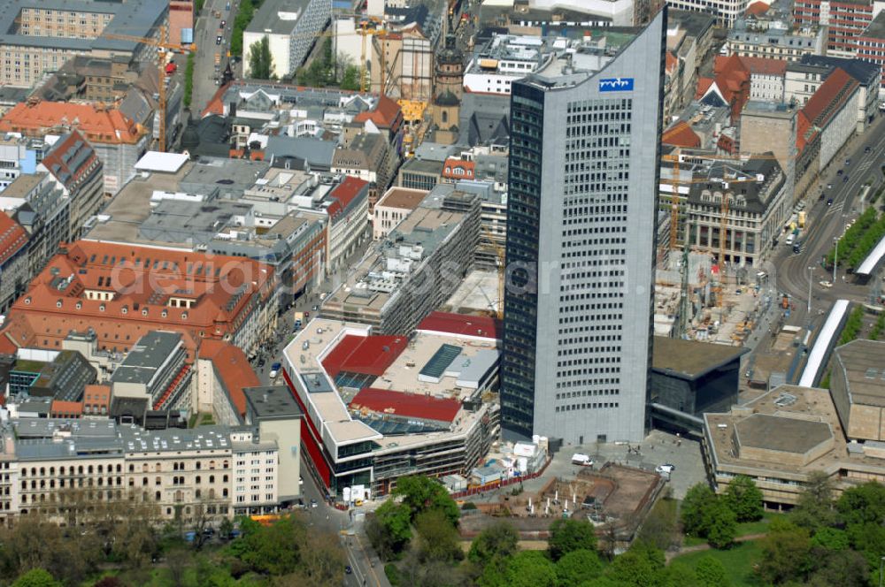 Aerial photograph Leipzig - Neubau des Hauptgebäudes der UNI Leipzig, 4.BA am Hochhaus des MDR am Augustusplatz in 04275 Leipzig. Es entsteht ein Neubau der Aula als multifunktionales und repräsentatives Herzstück im entstehnden Campus der Universität Leipzig am Augustusplatz durch ein 8-geschossiges Gebäude mit einer Grundfläche von ca. 4.300m².