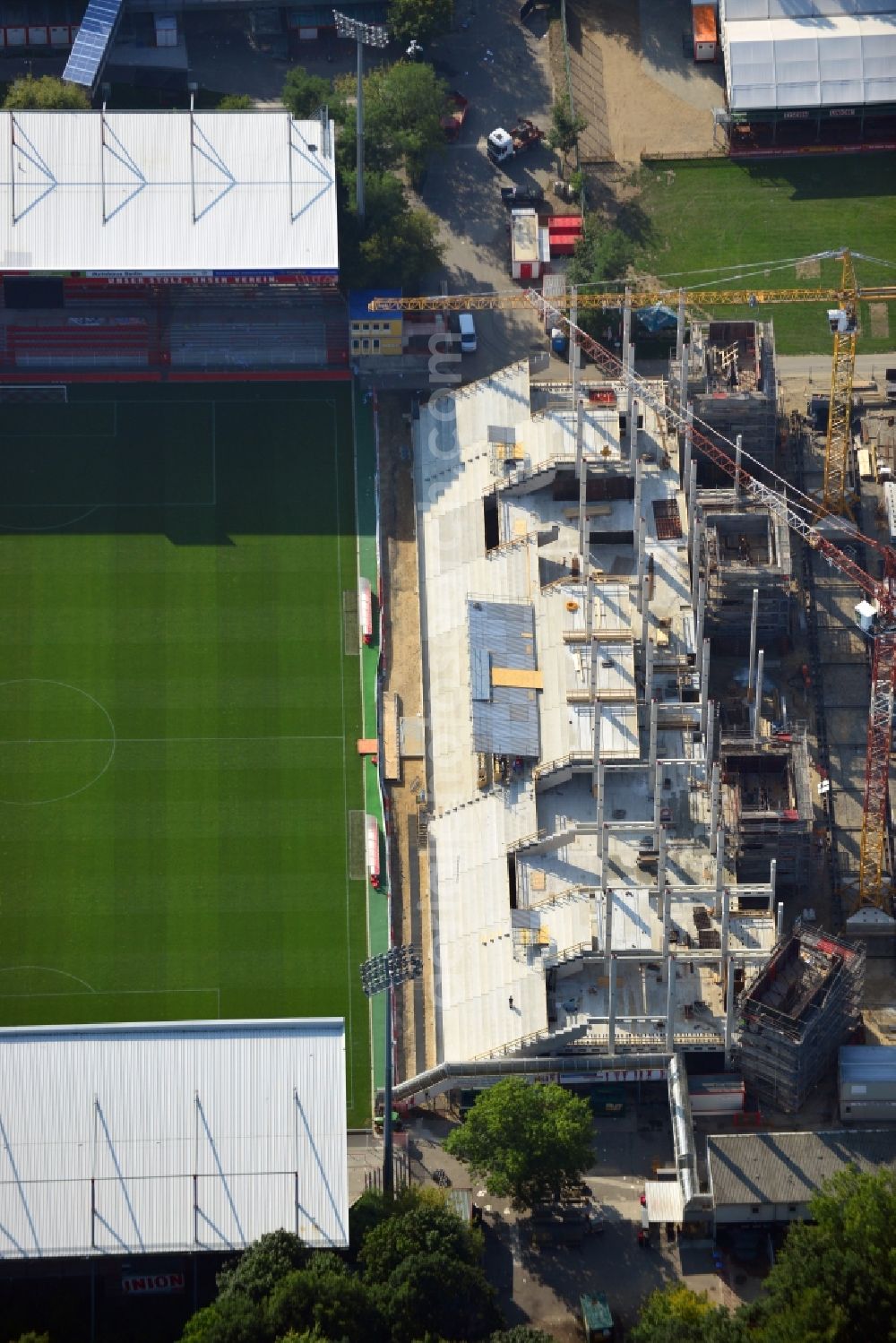 Berlin from the bird's eye view: View at the new building of the main grandstand at the stadium At the old forester in the Wuhlheide in the Köpenick district of Berlin. Responsible for the construction is the brewer Baugesellschaft mbH & Co KG. The stadium is operated by at the old forester stadium operations AG