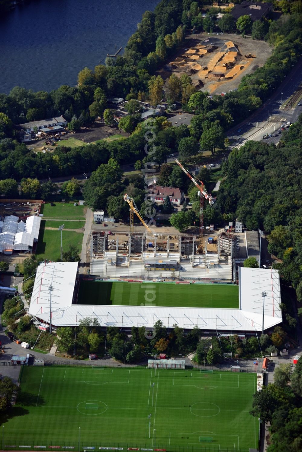 Aerial photograph Berlin - View at the new building of the main grandstand at the stadium At the old forester in the Wuhlheide in the Köpenick district of Berlin. Responsible for the construction is the brewer Baugesellschaft mbH & Co KG. The stadium is operated by at the old forester stadium operations AG