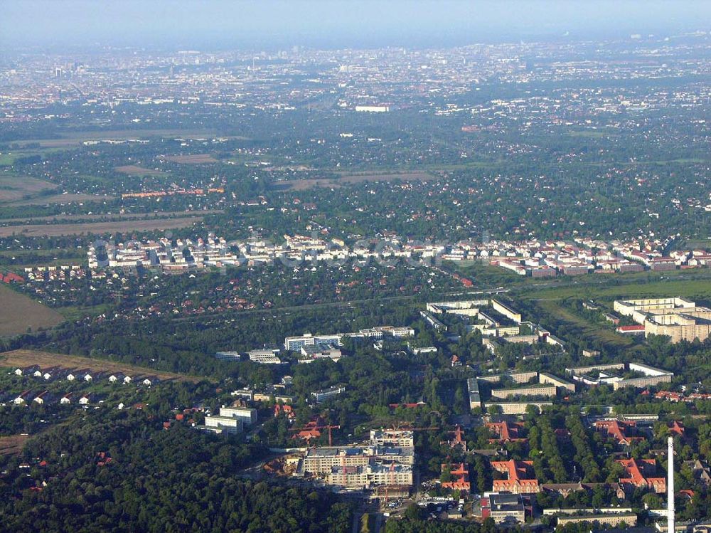 Aerial image Berlin (Buch) - Blick auf den Neubau des HELIOS Klinikum in Berlin-Buch. Fertigstellung: vorr. bis 2006 - HELIOS Klinikum Berlin-Buch Wiltbergstraße 50 13125 Berlin Telefon: (0 30) 94 01-0