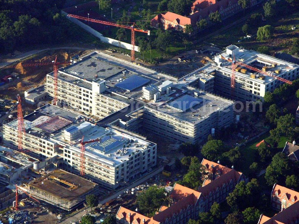 Berlin (Buch) from the bird's eye view: Blick auf den Neubau des HELIOS Klinikum in Berlin-Buch. HELIOS Klinikum Berlin-Buch,Wiltbergstraße 50,13125 Berlin Telefon: (0 30) 94 01-0 Email: postmaster@berlin.helios-kliniken.de Verwaltungsleiter: Jörg ReschkeEmail: jreschke@berlin.helios-kliniken.de