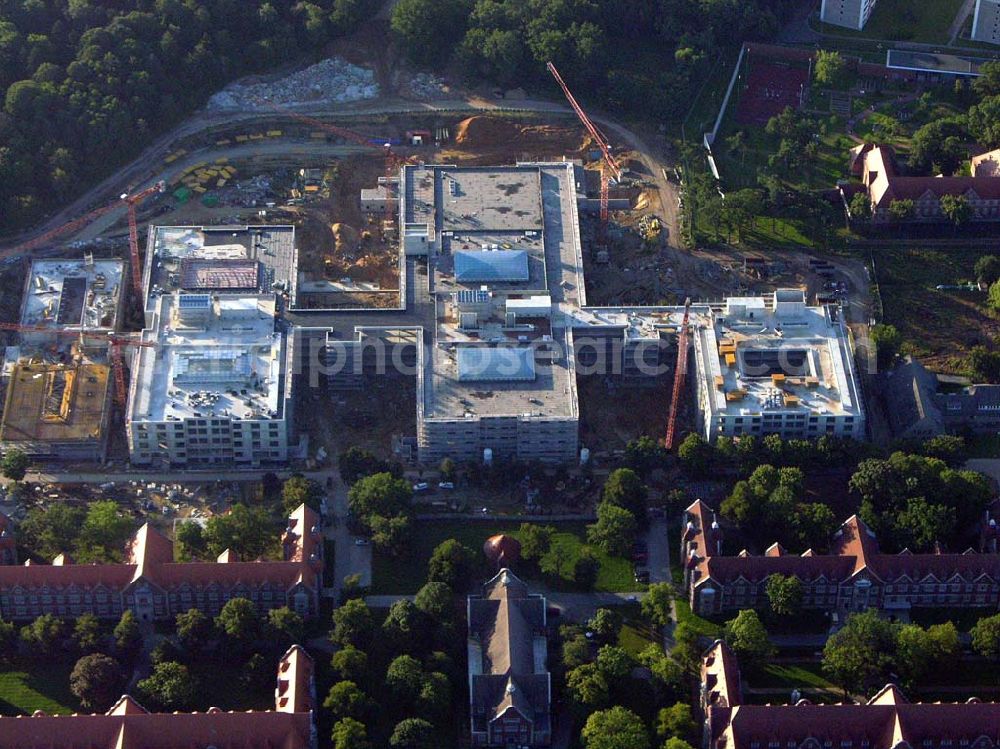 Berlin (Buch) from above - Blick auf den Neubau des HELIOS Klinikum in Berlin-Buch. HELIOS Klinikum Berlin-Buch,Wiltbergstraße 50,13125 Berlin Telefon: (0 30) 94 01-0 Email: postmaster@berlin.helios-kliniken.de Verwaltungsleiter: Jörg ReschkeEmail: jreschke@berlin.helios-kliniken.de