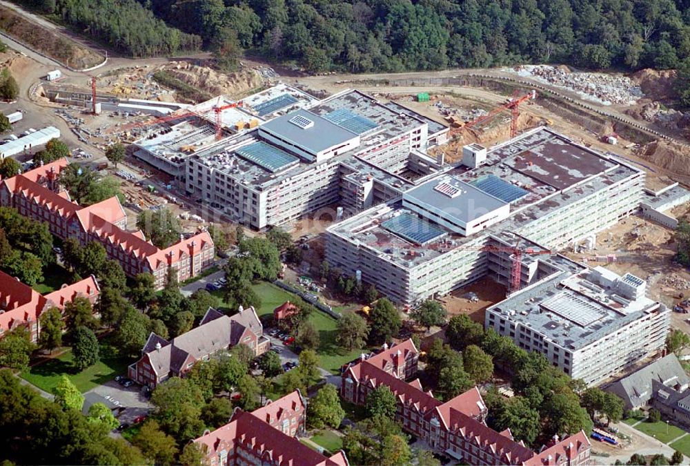 Aerial photograph Berlin (Buch) - Blick auf den Neubau des HELIOS Klinikum in Berlin-Buch. HELIOS Klinikum Berlin-Buch,Wiltbergstraße 50,13125 Berlin Telefon: (0 30) 94 01-0 postmaster@berlin.helios-kliniken.de Verwaltungsleiter: Jörg ReschkeEmail: jreschke@berlin.helios-kliniken.de, Architekt: Michael Keitel. Hermann Müller ,Marketing/PR,Wiltbergstraße 50,13125 Berlin,Telefon: +49 30 94 01-20 84,Telefax: +49 30 94 01-32 08,E-Mail: hemueller@berlin.helios-kliniken.de