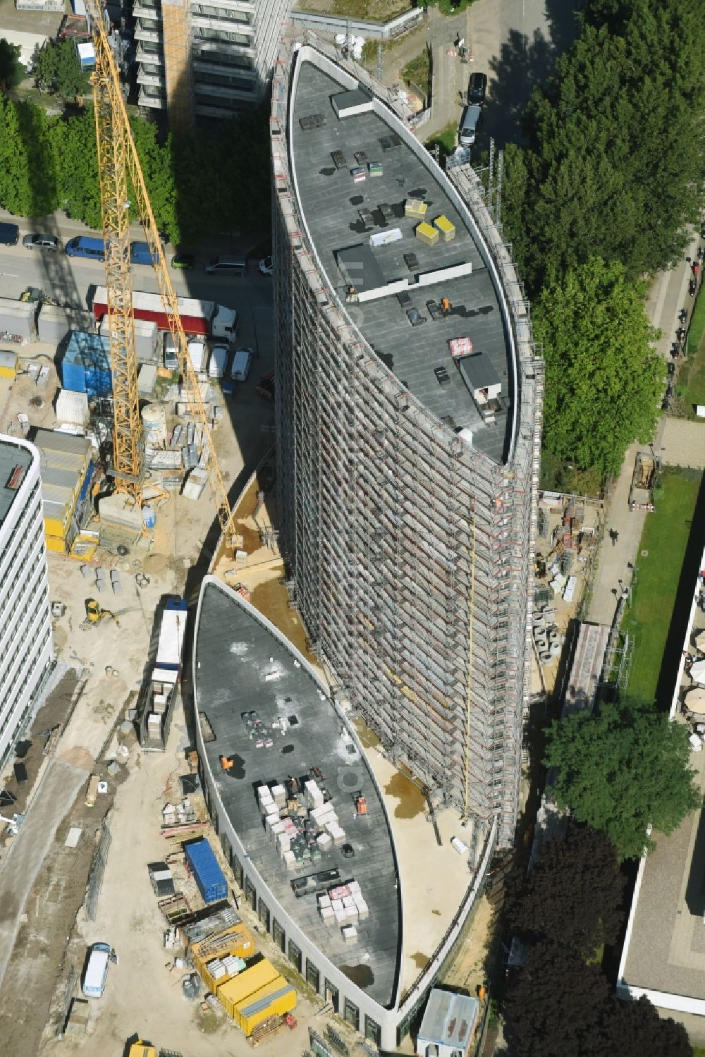 Hamburg from above - Construction site of the hotel tower Holiday Inn in the business quarter City Nord in Hamburg