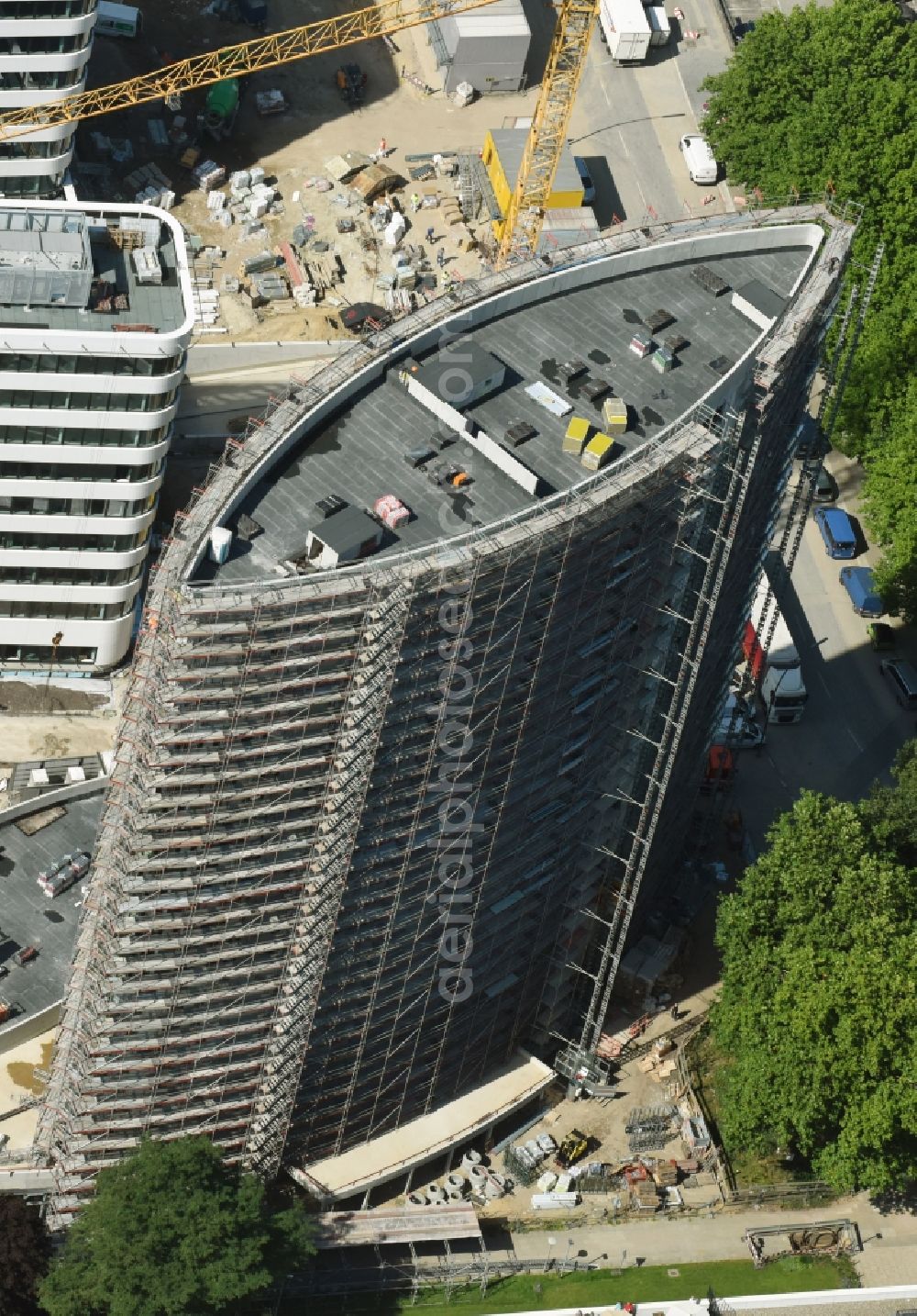 Aerial photograph Hamburg - Construction site of the hotel tower Holiday Inn in the business quarter City Nord in Hamburg. The building was designed by MPP a?? Meding Plan + Projekt GmbH