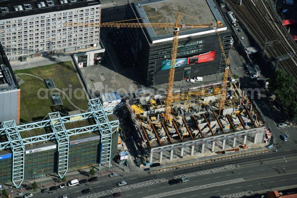 Berlin from the bird's eye view: New construction high-rise construction site the hotel complex Motel-One-Hotel on Grunerstrasse - Rathausstrasse in the district Mitte in Berlin, Germany