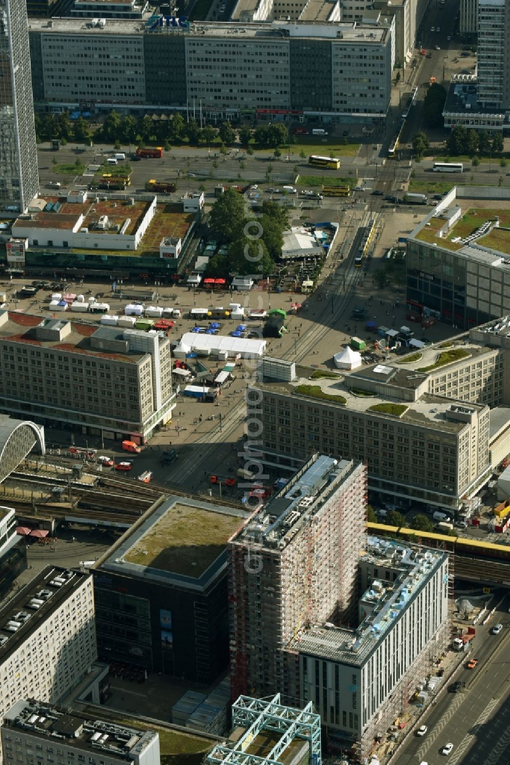 Aerial photograph Berlin - New construction high-rise construction site the hotel complex Motel-One-Hotel on Grunerstrasse - Rathausstrasse in the district Mitte in Berlin, Germany