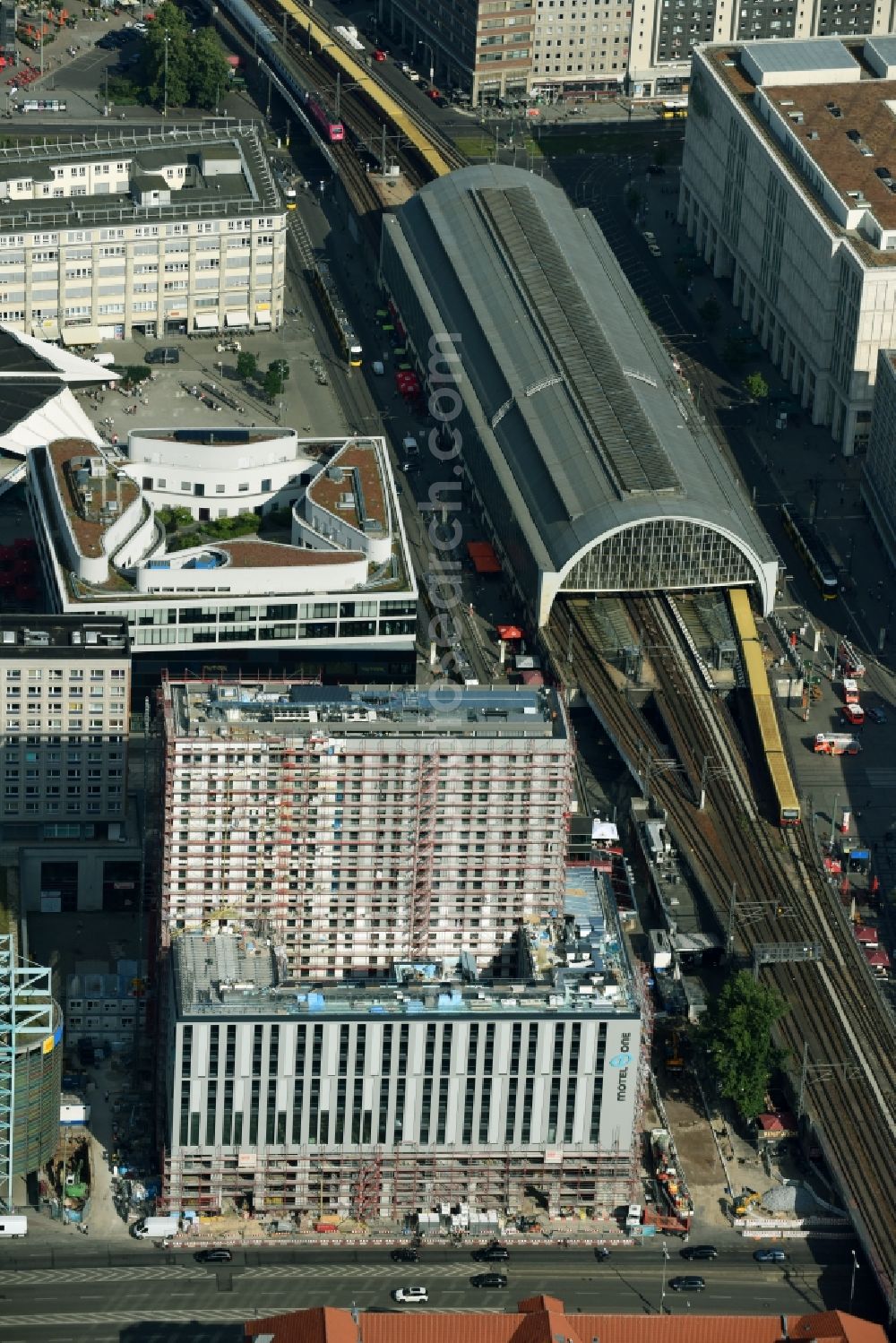 Berlin from the bird's eye view: New construction high-rise construction site the hotel complex Motel-One-Hotel on Grunerstrasse - Rathausstrasse in the district Mitte in Berlin, Germany