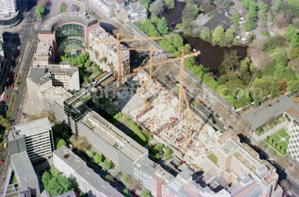 Berlin from the bird's eye view: New construction high-rise construction site the hotel complex Pullman Berlin Schweizerhof on street Budapester Strasse in the district Tiergarten in Berlin, Germany