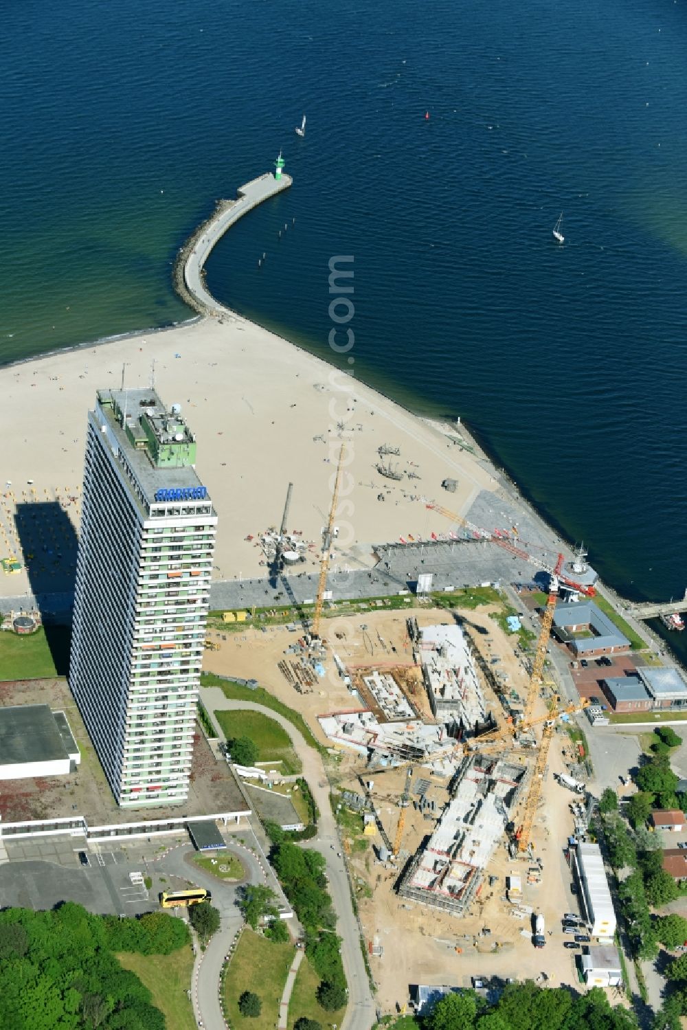 Aerial image Lübeck - New construction high-rise construction site the hotel complex a-ja Resort Travemuende in the district Travemuende in Luebeck in the state Schleswig-Holstein, Germany