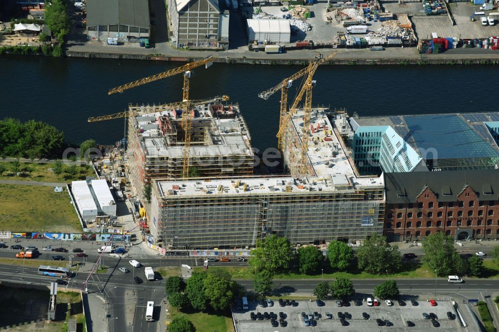 Aerial photograph Berlin - New construction high-rise construction site the hotel complex der JUWI 3 Immobilien GmbH and Schrobsdorff Bau AG on Stralauer Platz destrict Friedrichshain in Berlin