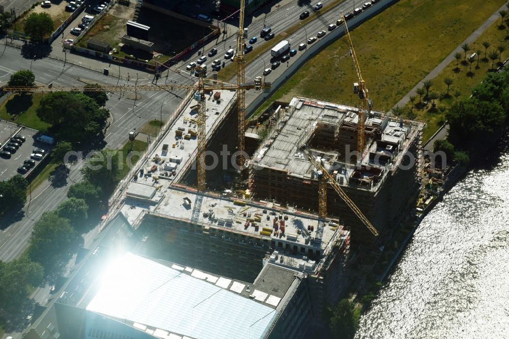 Aerial photograph Berlin - New construction high-rise construction site the hotel complex der JUWI 3 Immobilien GmbH and Schrobsdorff Bau AG on Stralauer Platz destrict Friedrichshain in Berlin