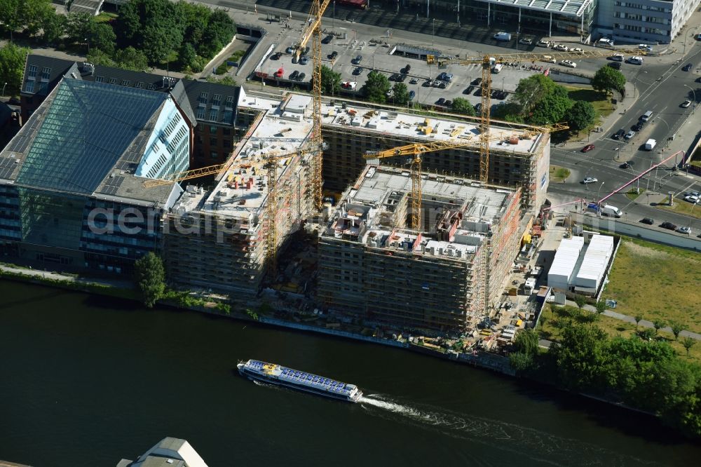 Berlin from above - New construction high-rise construction site the hotel complex der JUWI 3 Immobilien GmbH and Schrobsdorff Bau AG on Stralauer Platz destrict Friedrichshain in Berlin