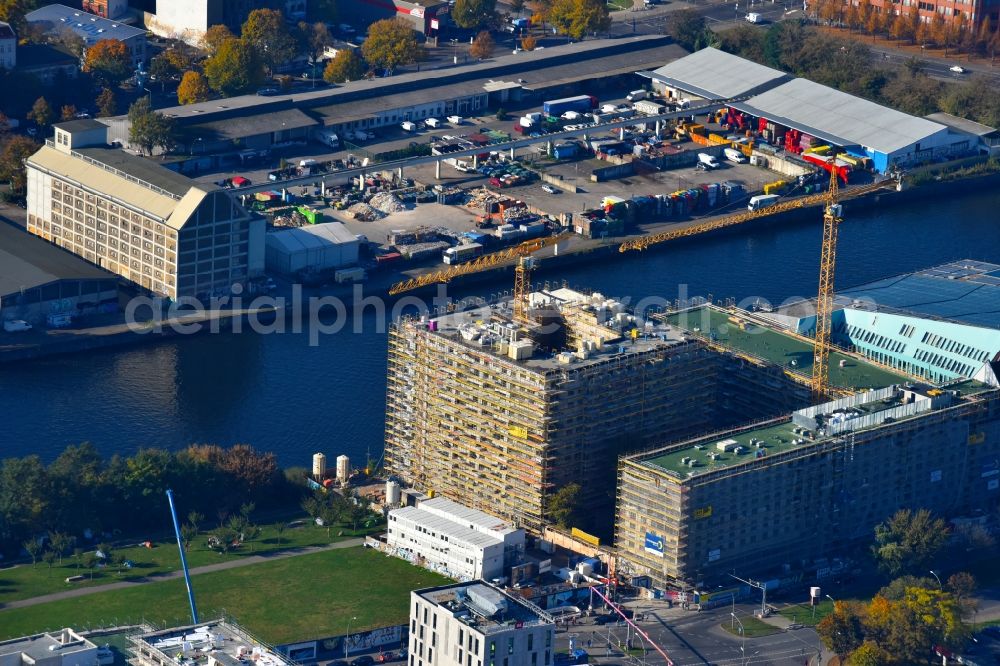 Aerial photograph Berlin - New construction high-rise construction site the hotel complex der JUWI 3 Immobilien GmbH and Schrobsdorff Bau AG on Stralauer Platz destrict Friedrichshain in Berlin