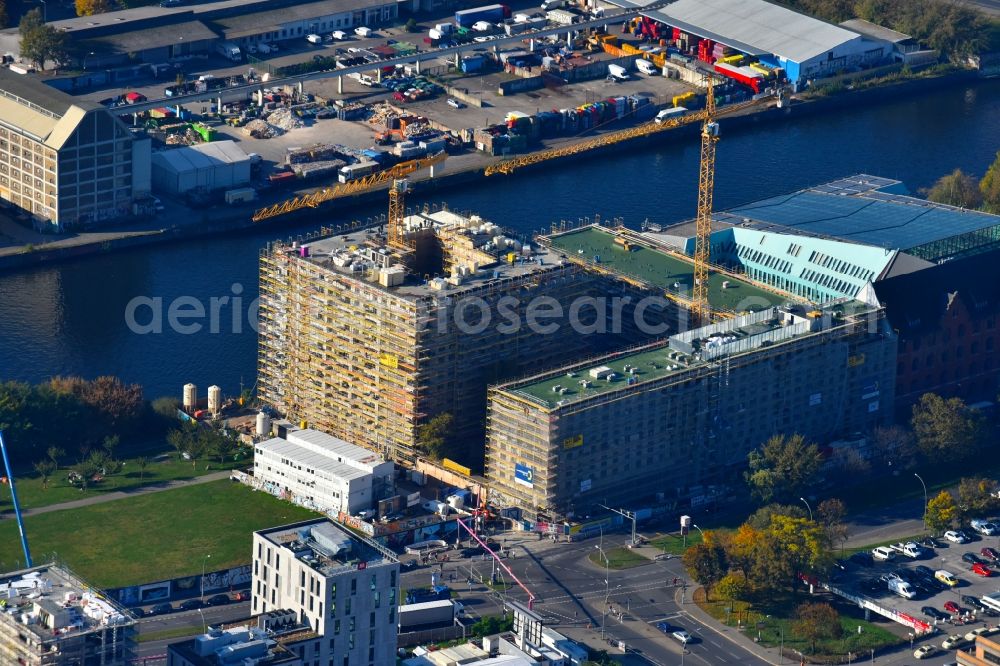 Berlin from above - New construction high-rise construction site the hotel complex der JUWI 3 Immobilien GmbH and Schrobsdorff Bau AG on Stralauer Platz destrict Friedrichshain in Berlin