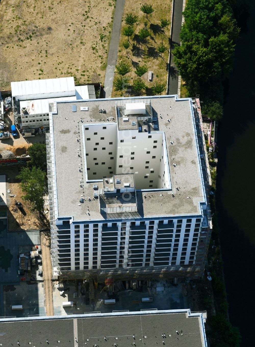 Aerial image Berlin - New construction high-rise construction site the hotel complex der JUWI 3 Immobilien GmbH and Schrobsdorff Bau AG on Stralauer Platz destrict Friedrichshain in Berlin