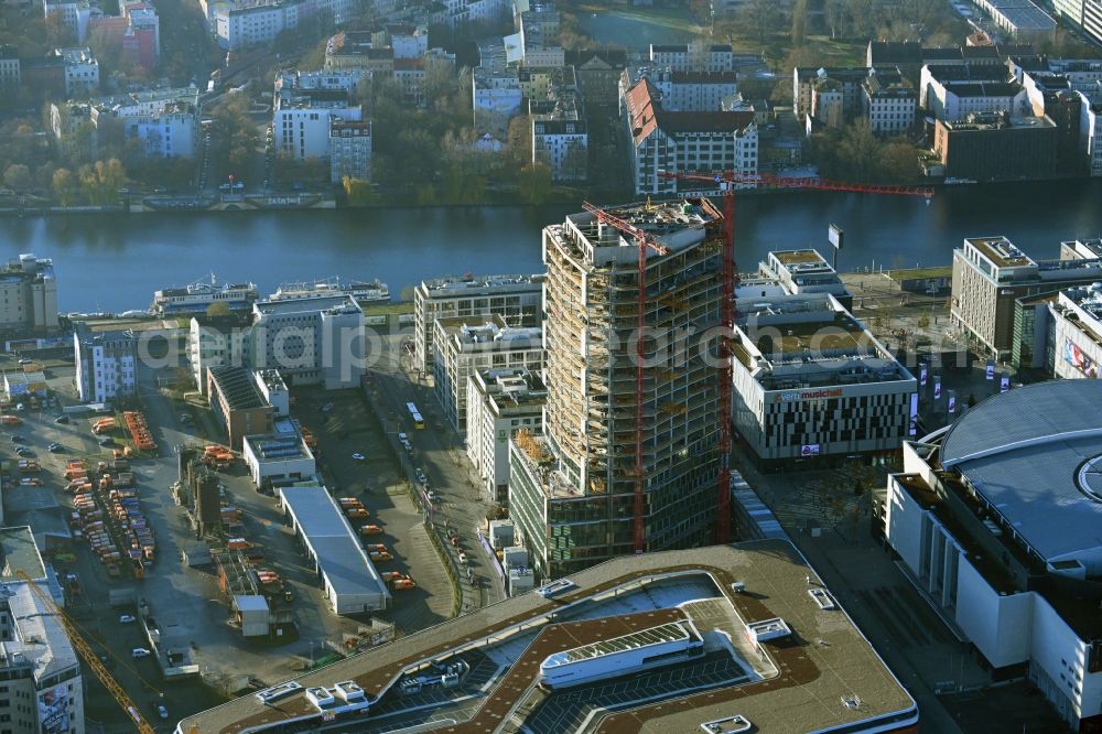 Aerial photograph Berlin - New construction high-rise construction site the hotel complex Stream Tower in the district Friedrichshain in Berlin, Germany