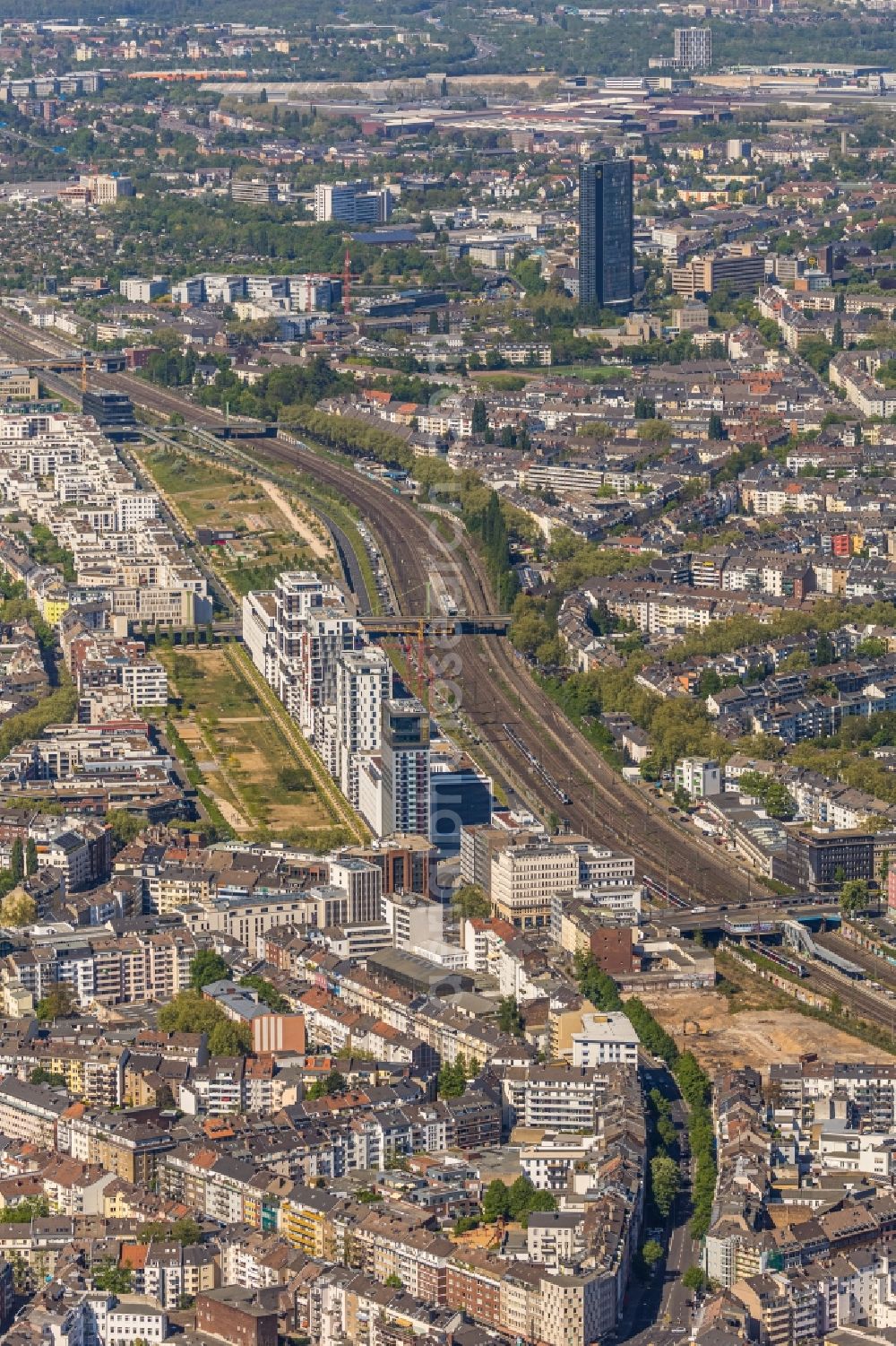 Aerial photograph Düsseldorf - New construction high-rise construction site the hotel complex Toulouser Allee in Duesseldorf in the state North Rhine-Westphalia, Germany