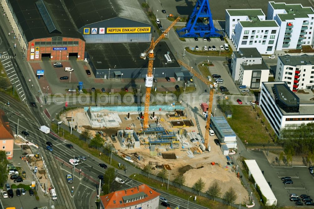 Rostock from the bird's eye view: New construction high-rise construction site the hotel complex on Konrad-Zuse-Strasse on Werftdreieck in the district Kroepeliner-Tor-Vorstadt in Rostock in the state Mecklenburg - Western Pomerania, Germany