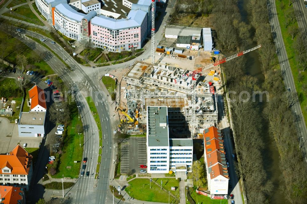 Erfurt from above - Construction site for the new high-rise complex Wir Quartier with two residential towers and a six-class city villa on Juri-Gagarin-Ring in the Old Town district in Erfurt in the state of Thuringia, Germany