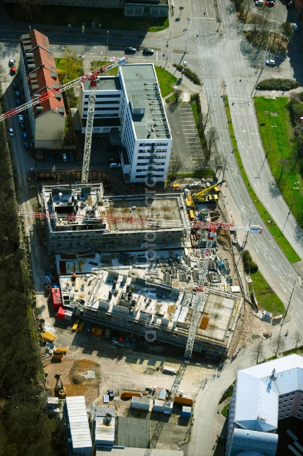 Erfurt from the bird's eye view: Construction site for the new high-rise complex Wir Quartier with two residential towers and a six-class city villa on Juri-Gagarin-Ring in the Old Town district in Erfurt in the state of Thuringia, Germany