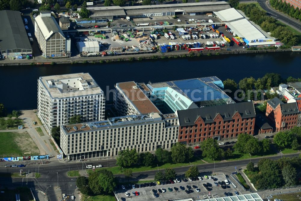 Berlin from the bird's eye view: New construction high-rise construction site the hotel complex on Stralauer Platz destrict Friedrichshain in Berlin