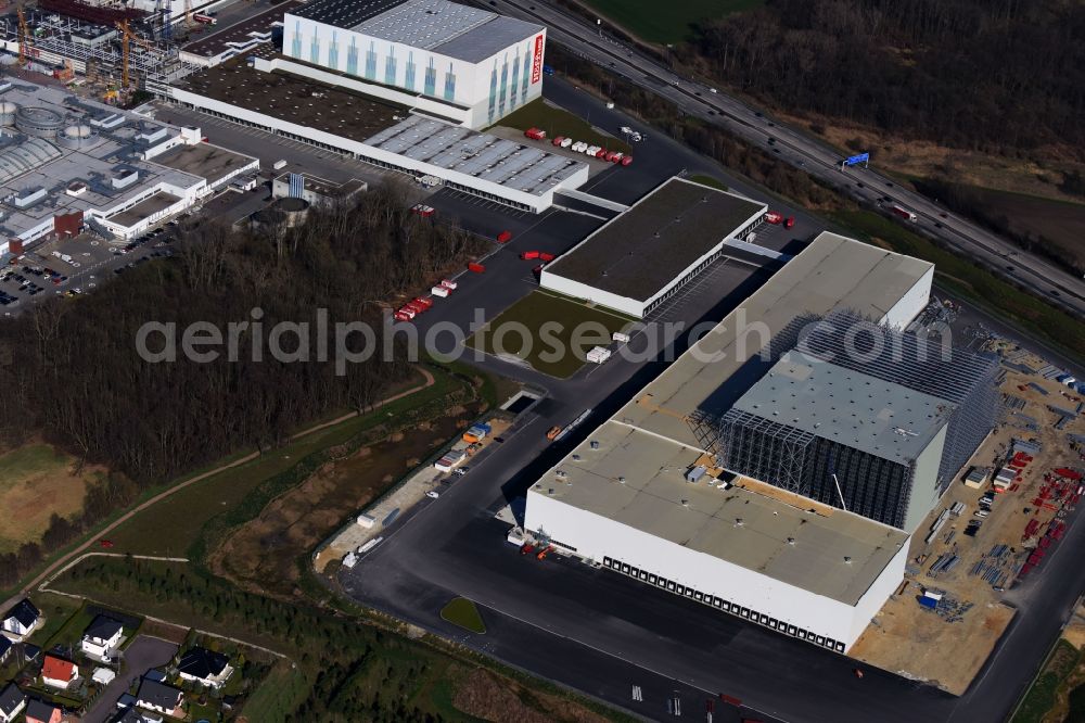 Günthersdorf from the bird's eye view: Construction site and assembly work for the construction of a high-bay warehouse building complex and logistics center on the premises of Hoeffner Moebelgesellschaft GmbH & Co.KG in Guenthersdorf in the state Saxony-Anhalt