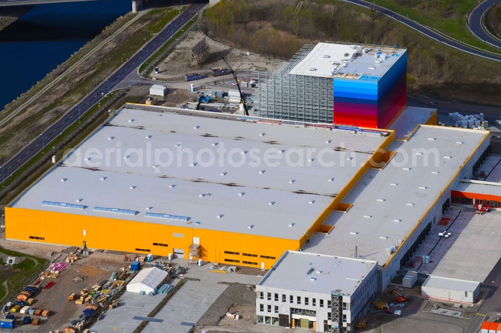 Wustermark from the bird's eye view: Construction site and assembly work for the construction of a high-bay warehouse building complex and logistics center on the premises dm VZ Verteilerzentrum in Wustermark in the state Brandenburg, Germany