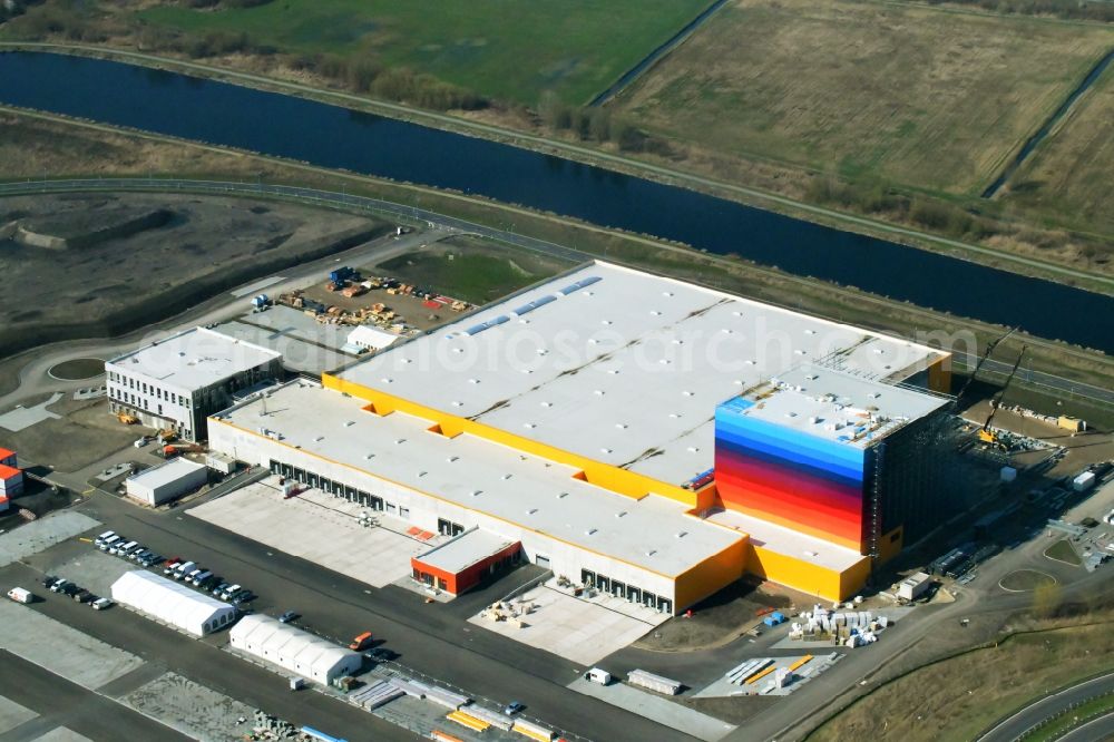 Aerial photograph Wustermark - Construction site and assembly work for the construction of a high-bay warehouse building complex and logistics center on the premises dm VZ Verteilerzentrum in Wustermark in the state Brandenburg, Germany