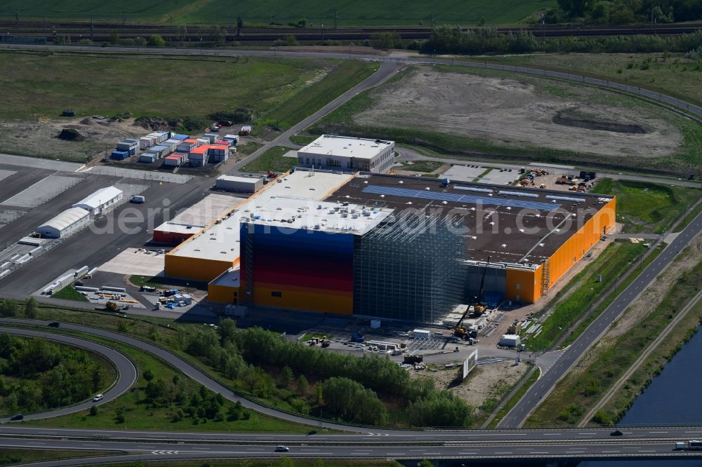 Wustermark from the bird's eye view: Construction site and assembly work for the construction of a high-bay warehouse building complex and logistics center on the premises dm VZ Verteilerzentrum in Wustermark in the state Brandenburg, Germany