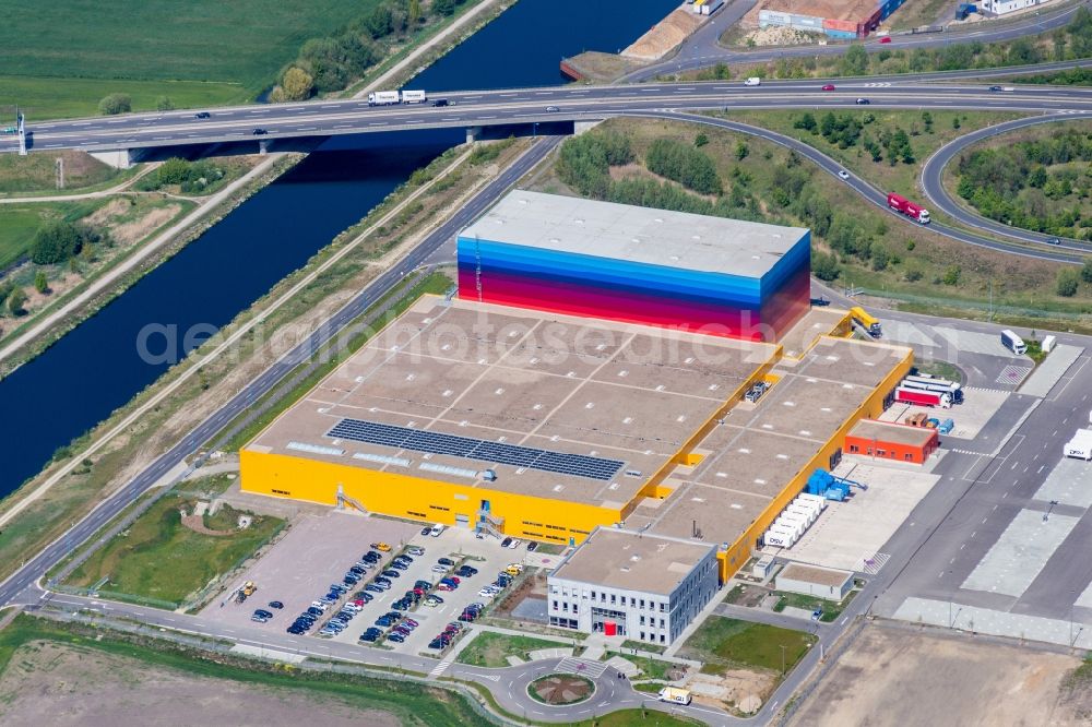 Wustermark from the bird's eye view: Construction site and assembly work for the construction of a high-bay warehouse building complex and logistics center on the premises dm VZ Verteilerzentrum in Wustermark in the state Brandenburg, Germany