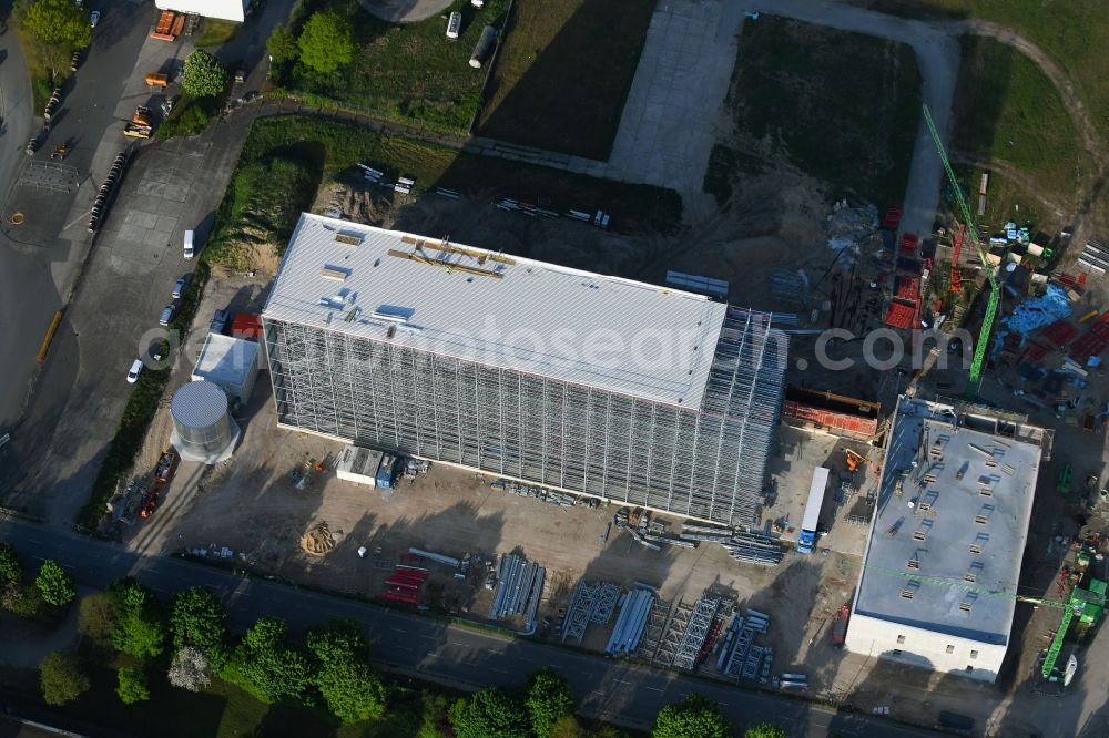 Aerial photograph Uelzen - Construction site and assembly work for the construction of a high-bay warehouse building complex and logistics center in Uelzen in the state Lower Saxony, Germany