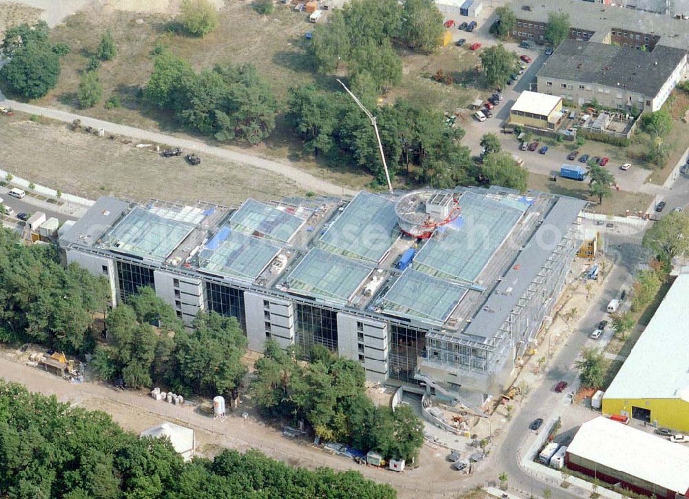 Potsdam - Babelsberg from the bird's eye view: Neubau der Hochschule für Film und Fernsehen auf dem ehem. DEFA-Gelände in Potsdam - Babelsberg.