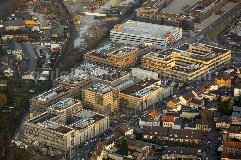 Aerial photograph Mülheim an der Ruhr - The new building of the campus of the Hochschule Ruhr West at the Duisburger Strasse in Muelheim an der Ruhr in the state North Rhine-Westphalia. Client is the Bau-und Liegenschaftsbetrieb des Landes Nordrhein-Westfalen