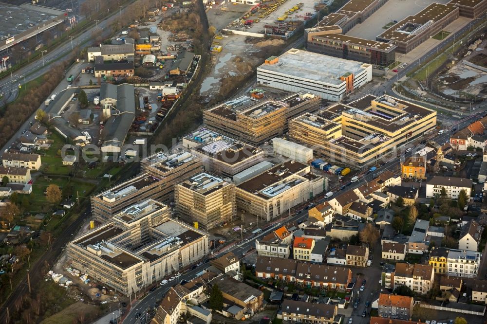 Mülheim an der Ruhr from above - The new building of the campus of the Hochschule Ruhr West at the Duisburger Strasse in Muelheim an der Ruhr in the state North Rhine-Westphalia. Client is the Bau-und Liegenschaftsbetrieb des Landes Nordrhein-Westfalen