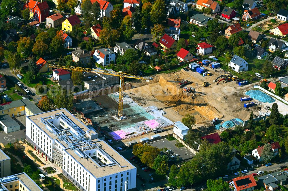 Berlin from the bird's eye view: Construction site to build a new multi-family residential complex on street Muensterberger Weg in the district Kaulsdorf in Berlin, Germany