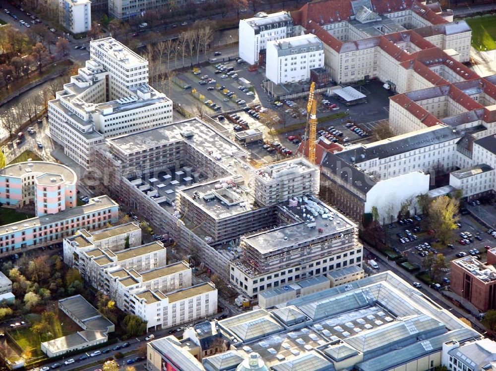 Aerial image Berlin-Tiergarten - 19.11.2004 Berlin-Tiergarten Neubau Hotel Maritim an der Stauffenbergstraße in Die Maritim Hotelgesellschaft mbH, der größte deutsche First-Class-Hotelanbieter im Tagungs- und Konferenzbereich, wird Betreiber des Hotels. Bereits im Sommer 2005 - nach einer Bauzeit von zirka zwei Jahren - wird das Hotel an den Projektentwickler und Bauherrn, die Viterra Development GmbH, übergeben.