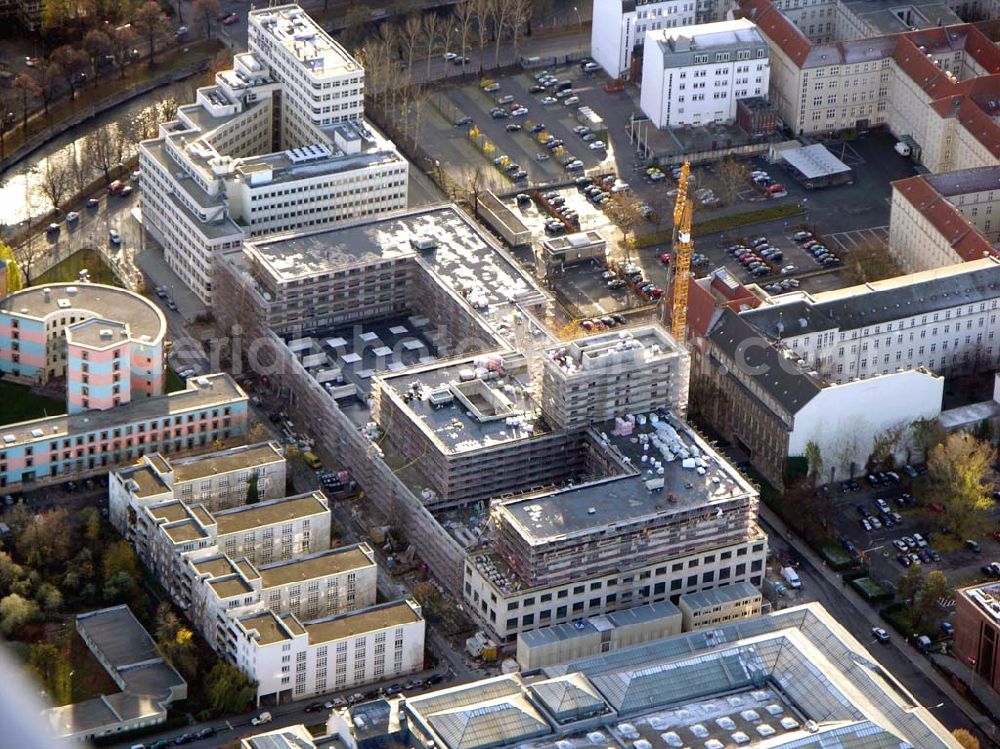 Aerial photograph Berlin-Tiergarten - 19.11.2004 Berlin-Tiergarten Neubau Hotel Maritim an der Stauffenbergstraße in Die Maritim Hotelgesellschaft mbH, der größte deutsche First-Class-Hotelanbieter im Tagungs- und Konferenzbereich, wird Betreiber des Hotels. Bereits im Sommer 2005 - nach einer Bauzeit von zirka zwei Jahren - wird das Hotel an den Projektentwickler und Bauherrn, die Viterra Development GmbH, übergeben.