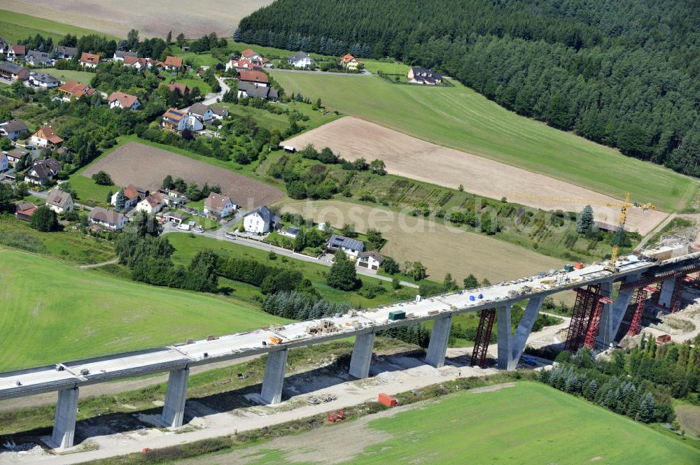 Aerial image Weißenbrunn am Forst - Blick auf den Neubau der ICE- Talbrücke Weißenbrunn am Forst durch die BD Netz AG der Deutschen Bahn. Die Talbrücke Weißenbrunn ist eine im Bau befindliche Eisenbahnüberführung der ICE - Neubaustrecke Ebensfeld–Erfurt im Landkreis Coburg. Bauausführende Firma ist die Gerdum und Breuer Bauunternehmen GmbH (