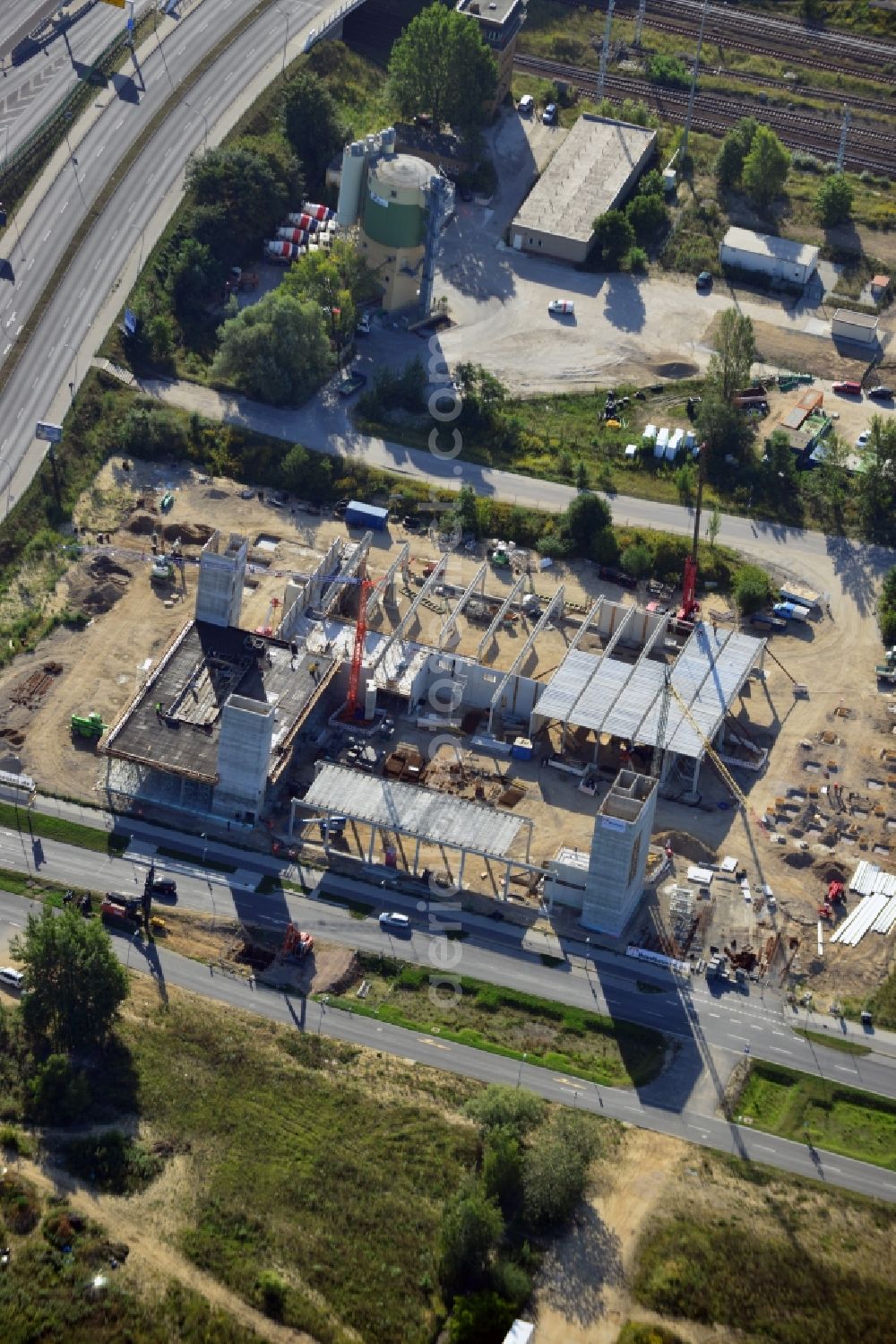 Aerial photograph Schönefeld - Look at the construction site of a new building of an industrial hall at the Hans-Grade-Allee in Schönefeld in Brandenburg. Construction company is the company Hundhausen