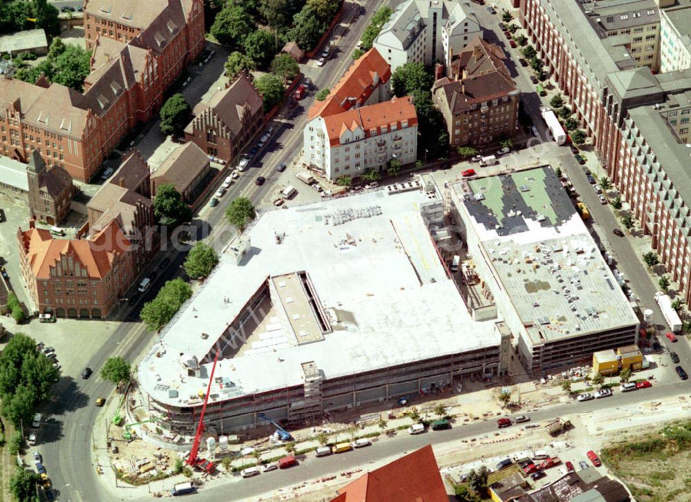 Berlin - Friedrichshain from above - Neubau der JSK Viktiria Center am Gelände der Bundesanstalt für Angestelle (BfA) am Bahnhof Ostkreuz in Berlin - Friedrichshain.