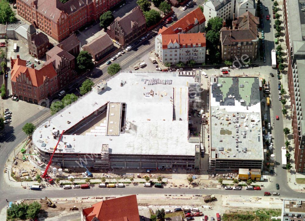 Aerial image Berlin - Friedrichshain - Neubau der JSK Viktiria Center am Gelände der Bundesanstalt für Angestelle (BfA) am Bahnhof Ostkreuz in Berlin - Friedrichshain.